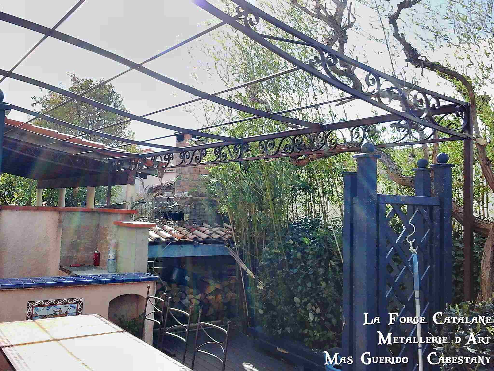 pergola frise volutes antirouille forge catalane.jpg